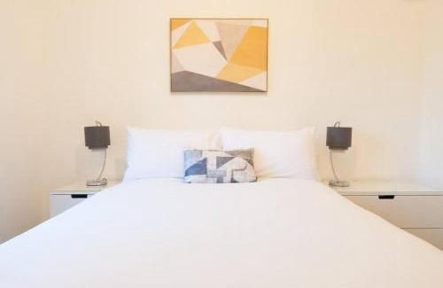 Derby Apartment | The Vulcan - Newly Furnished with Parking