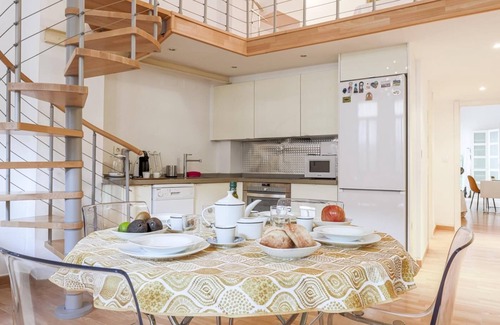 San Gil Apartment | The wall of Sevilla Parking