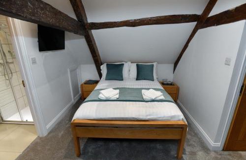 Usk Hotel | The Wallace Steakhouse with Rooms