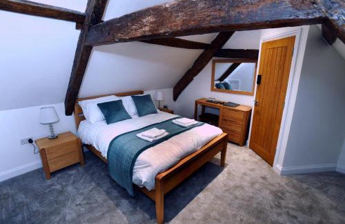 Usk Hotel | The Wallace Steakhouse with Rooms