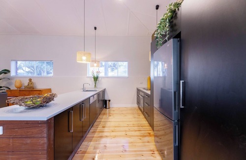 Fitzroy North House | The Warehaus | Spacey, Cool & Comfy