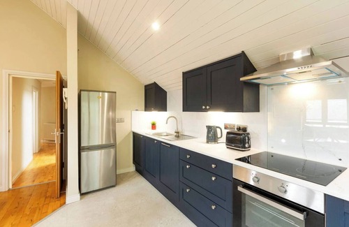 Belfast City Centre Apartment | The Warhol - 2 bd Loft Style Ap. Ultra Fast WIFI