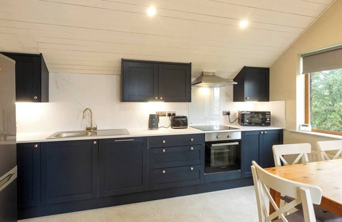 Belfast City Centre Apartment | The Warhol - 2 bd Loft Style Ap. Ultra Fast WIFI