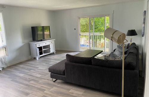 Napanee Apartment | The Water Street Inn Upper apt