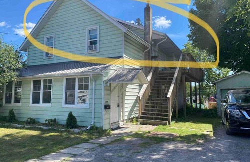 Napanee Apartment | The Water street Inn UPSTAIRS apartment