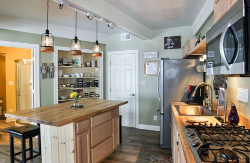 Pendleton Apartment | The Waterfall Suite Studio Apartment With Kitchen and Hot Tub!