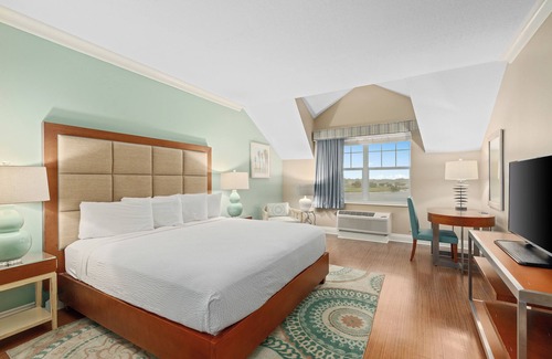 Lake Sumter Landing Hotel | The Waterfront Inn