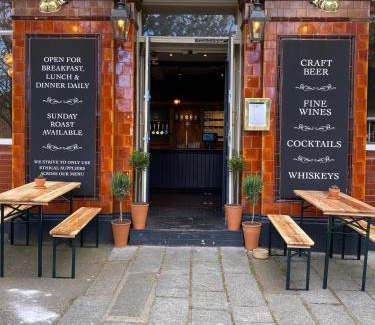 Island Gardens Hotel | The Waterman's Arms