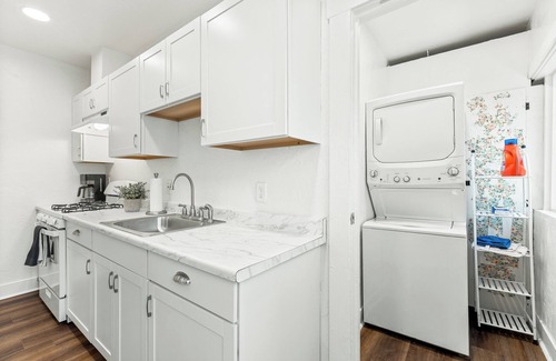 Visalia House | The Watson House near Kaweah Health Hospital