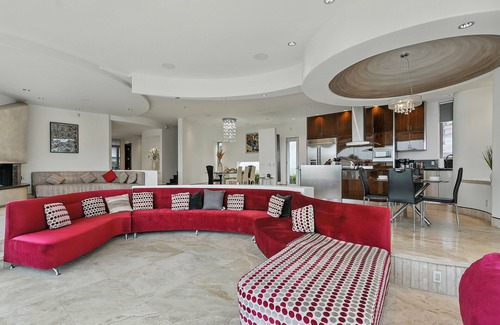 Roseville - Fleet Ridge House | The Wave House | Custom Gem w/ Panoramic Views, Fire Pit, BBQ, Pool Table & Wraparound Balconies