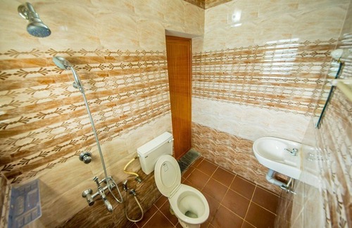 Fort Kochi Hotel | The WAVES by the Beach Inn