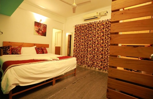 Fort Kochi Hotel | The WAVES by the Beach Inn