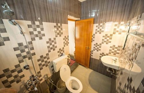 Fort Kochi Hotel | The WAVES by the Beach Inn