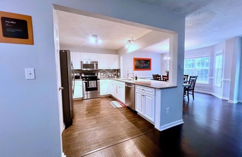 Pine Forest House | The Waypoint, 4BR/7Beds/2.5Bath Travel Themed Vacation Home adjacent to FT Bragg