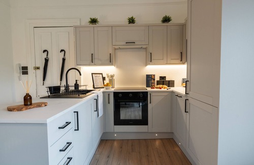 North West Apartment | The West End Retreat - 5 star Apartment