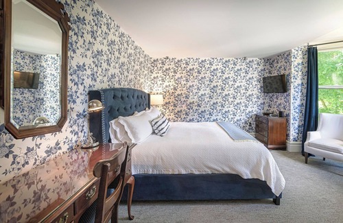 Ridgefield Hotel | The West Lane Inn - King Room