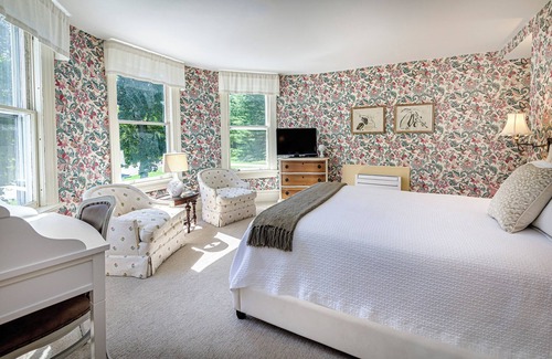 Ridgefield Hotel | The West Lane Inn - Queen Room