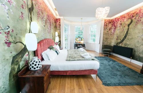 Pontefract House | The West Wing at Hillthorpe Manor with Gardens & Private Hot Tub