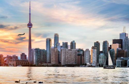 Central Waterfront Hotel | The Westin Harbour Castle, Toronto