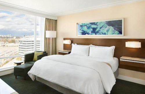 Richmond City Centre Hotel | The Westin Wall Centre, Vancouver Airport