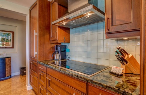 Kaanapali Condo | The Whaler 823! ~ Luxurious 2bed/2bath 8th floor ocean view corner condo ~