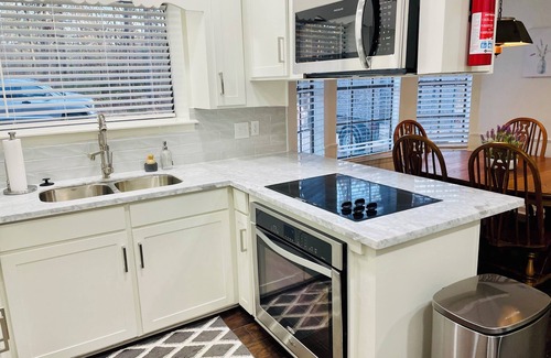 Flowood House | The Whipporwill House at the Rez!⛵️ Pet Friendly!