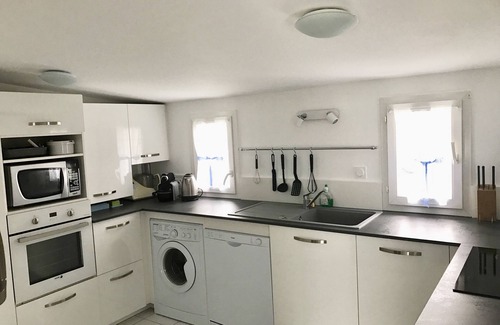 Dolus-d'Oleron House | The white and gray house is waiting for you