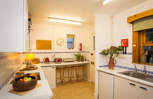Elgin Cottage | THE WHITE COTTAGE, family friendly, with open fire in Lhanbryde