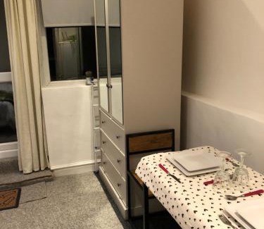 Ickenham Apartment | The White Cottage