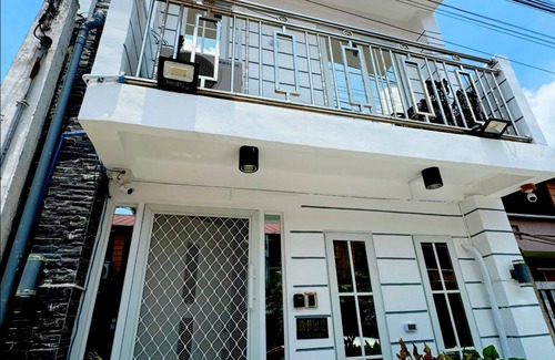 Clark House | The White Haven is 15 mins away from Clark's Must See Destinations and Airport.