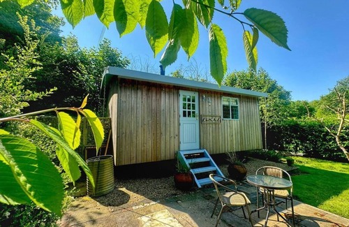 Badingham Ski Chalet | The White Horse