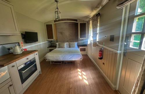 Badingham Ski Chalet | The White Horse