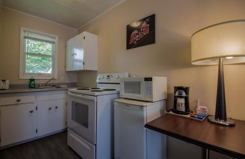North River Hotel | The White Horse Motel