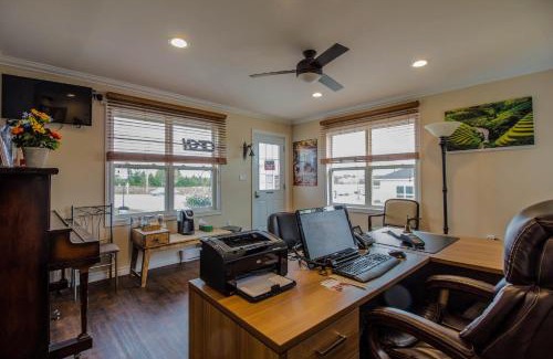 North River Hotel | The White Horse Motel