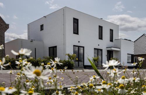 Tholen Apartment | The White House Apartment