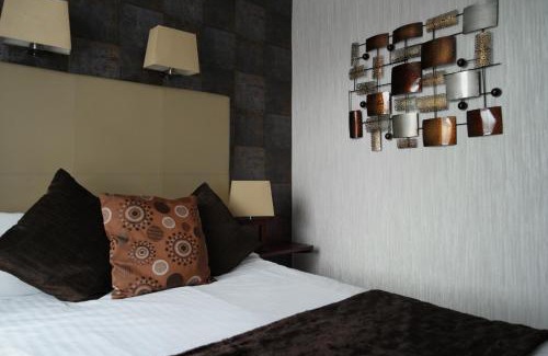 Muxton Hotel | The White House Hotel