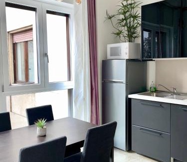 Central Station Apartment | THE WHITE HOUSE, Modern apartment in Center