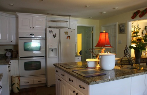Hubert House | The White House on Freedom Way