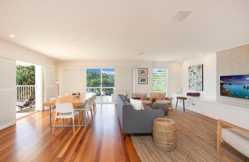 Coolum Beach House | The White House - Spectacular Ocean Views, WiFi, Central Coolum