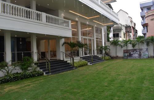 Gaya Hotel | The White Lotus