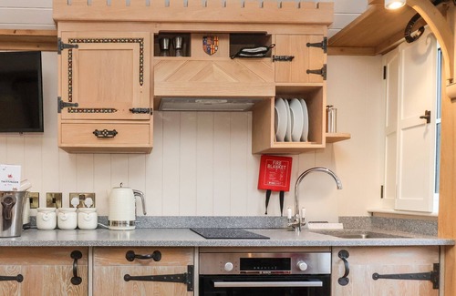 Ryther Cottage | THE WHITE PRINCESS, romantic, character holiday cottage in Tadcaster