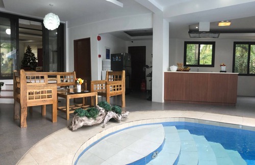 Panglao House | The Whitehouse by the Sea is your private villa by the sea.