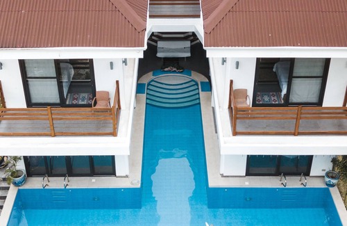Panglao House | The Whitehouse by the Sea is your private villa by the sea.