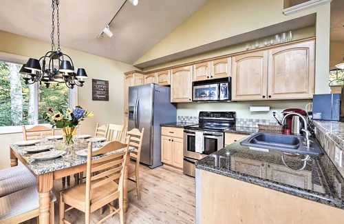 Beech Mountain House | The Wild Daisy Retreat - Intimate Treetop Mountain Setting