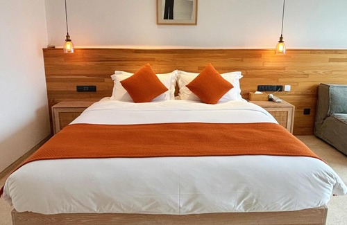 Yangshuo Hotel | the Wild Luxury Holiday Inn