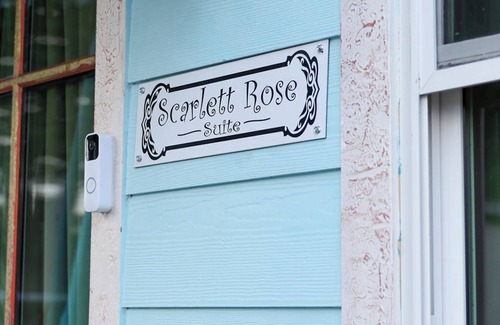 New Roads House | The Wildflower Inn of False River-nScarlett Rose Suite