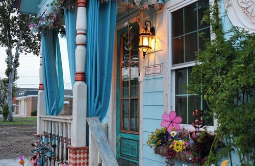 New Roads House | The Wildflower Inn of False River-nScarlett Rose Suite