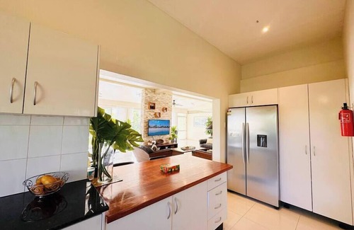 Suva House | *The Williamson House with Pool - Domain