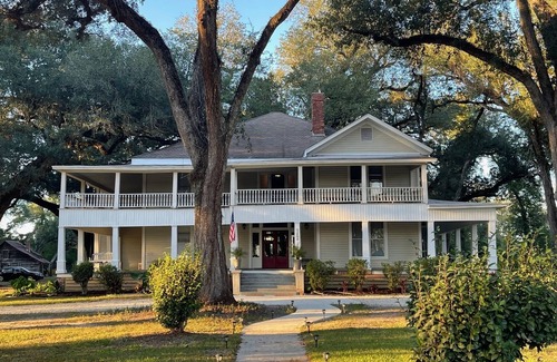Greenwood House | The Willis House Historic Home Retreat on 6 Acres and 35 Live Oak Trees
