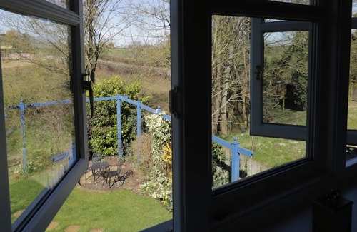 Shipston on Stour Cottage | THE WILLOWS, pet friendly, with a garden in Tredington